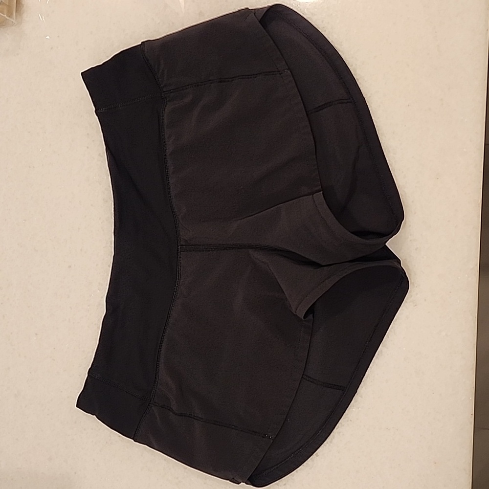 Lululemon Speed Up LR 2.5" shorts size 2